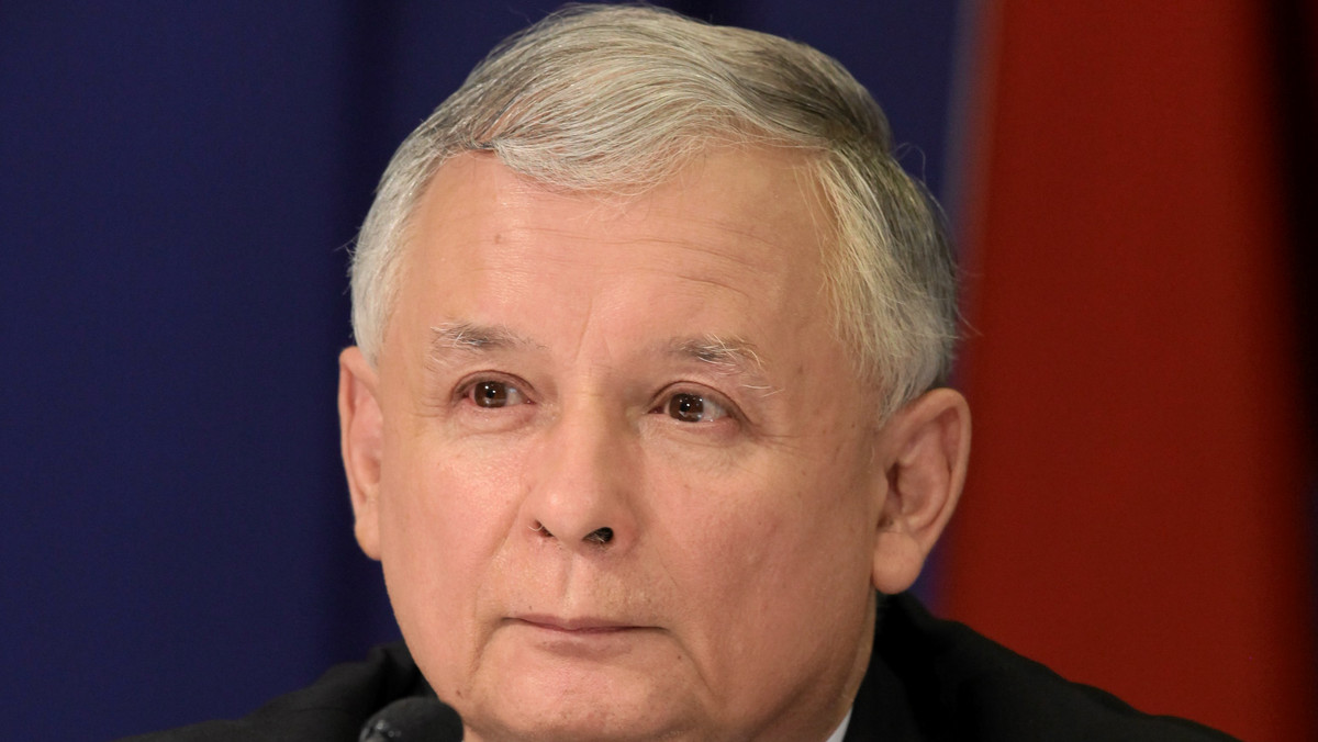Jarosław Kaczyński poparł wypowiedź szefa MSZ Radosława Sikorskiego, który skrytykował USA za to, że te mają pretensję do Polski o wstrzymanie prac nad ustawą reprywatyzacyjną, która dotyczy przywrócenia prywatnego majątku żydowskiego.