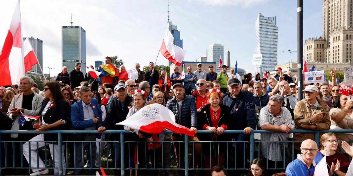 W sondażach widać pierwsze efekty marszu 1 października.