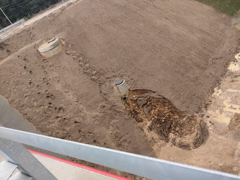 Dzień po otwarciu osunęła się skarpa autostrady