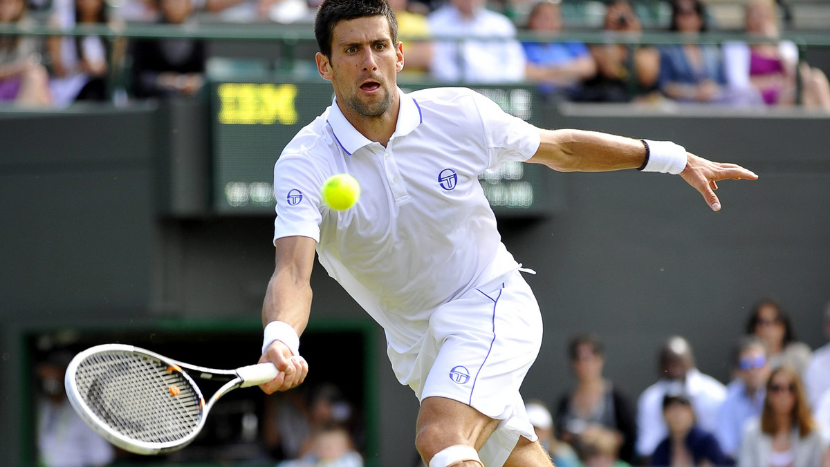 Serb Novak Djoković awansował do finału rozgrywanego na kortach trawiastych wielkoszlemowego turnieju tenisowego w Wimbledonie (pula nagród 14,6 mln funtów).