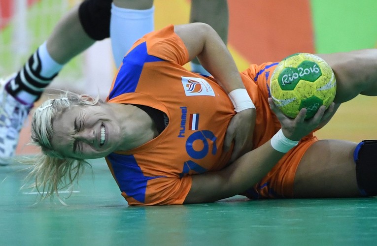 Męski sport? Nie dla nich! Te dziewczyny potrafią grać twardo, a czasem brutalnie