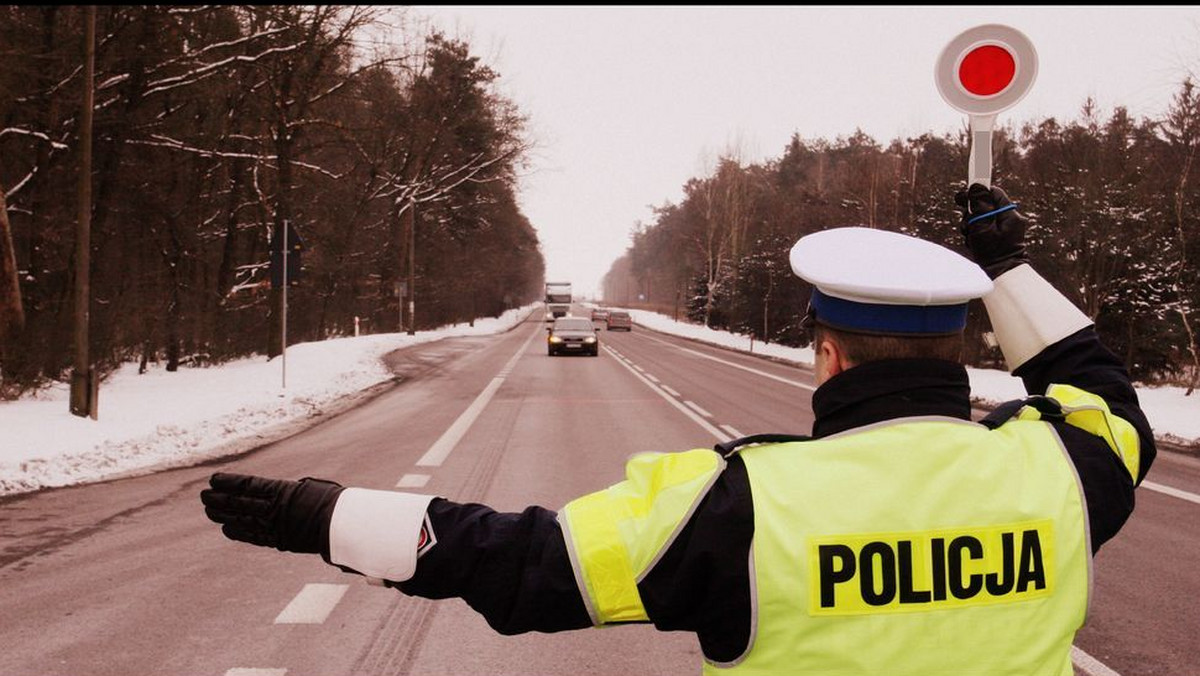 "Kierowco- zachowaj rozsądek" pod tym hasłem odybła się dziś akcja profilaktyczno-edukacyjna skierowana do kierujących pojazdami. Organizatorem był Wydział Ruchu Drogowego KWP w Lublinie oraz Wojewódzkie Pogotowie Ratunkowe w Lublinie. Akcja miała na celu zachęcenie kierowców do bezpiecznych zachowań na drodze oraz wzrost świadomości na konieczność udzielania pierwszej pomocy ofiarom wypadków na miejscu zdarzenia.