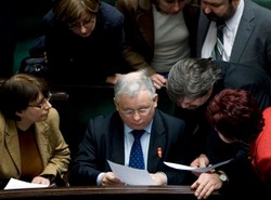 PiS wstrzymuje walkę z kryzysem