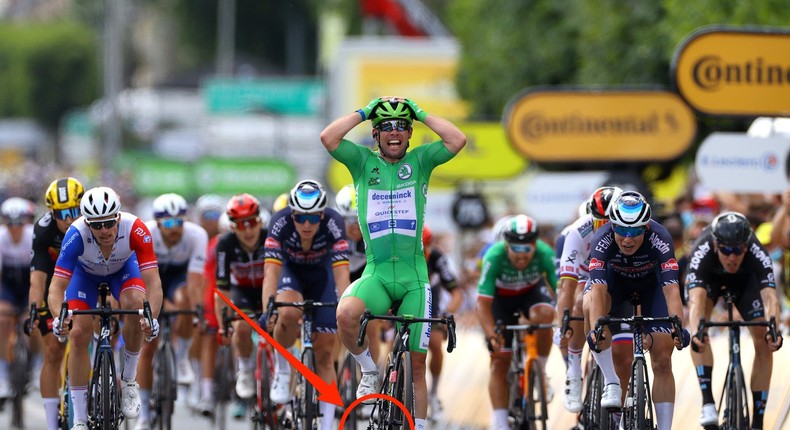 Mark Manx Missile Cavendish wins stage six of the Tour de France - and drops his chain.
