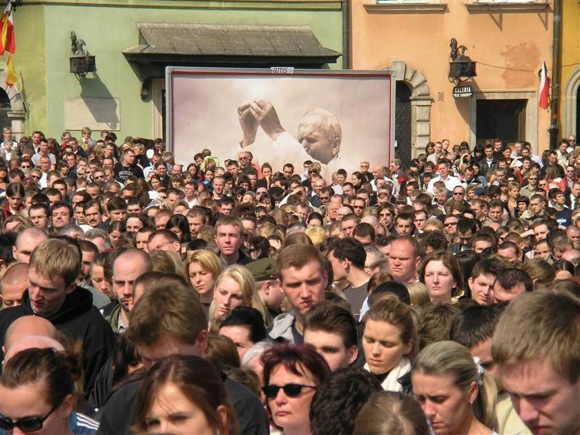 Polaków nie stać na beatyfikację Jana Pawła II