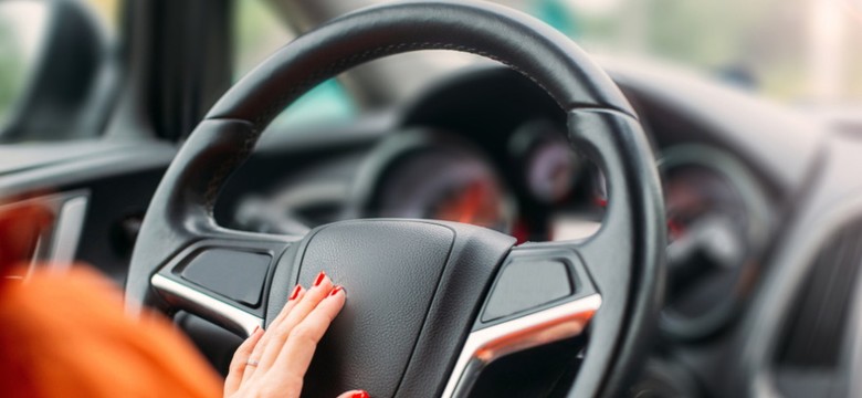 Instytut Transportu Samochodowego zbadał, jakimi kierowcami są dziś kobiety. Panie mogą być dumne...