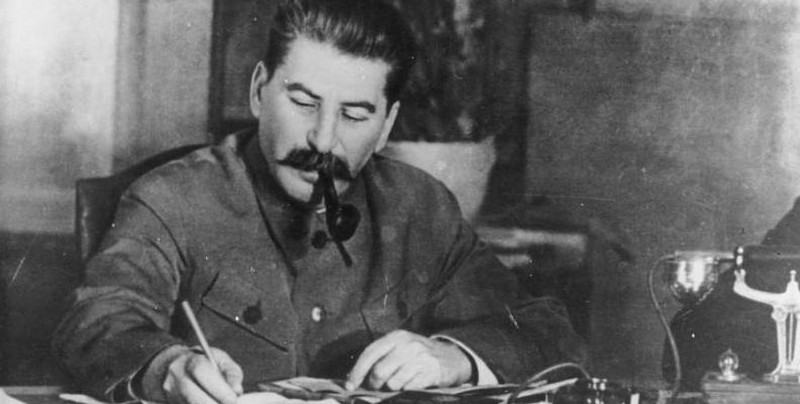 Taktyka "spalonej ziemi" Stalina. Po latach w Niemczech wybuchła fałszerska afera