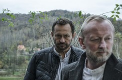 Niewyjaśniona zbrodnia i tajemnice nazistów w scenerii Gór Sowich. Premiera serialu AXN 'Znaki'