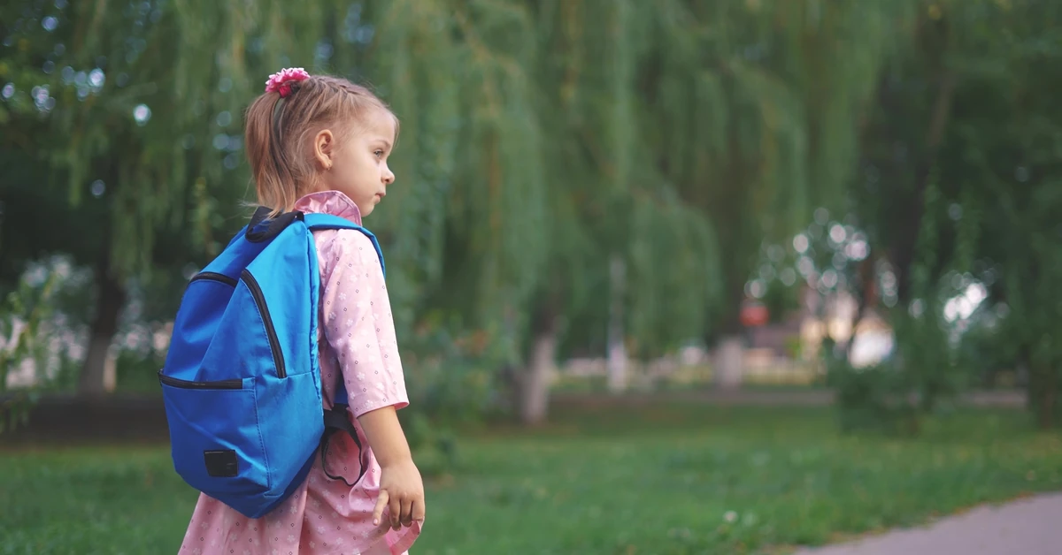 Od kiedy dziecko może samo wracać ze szkoły? Przepisy są jasne