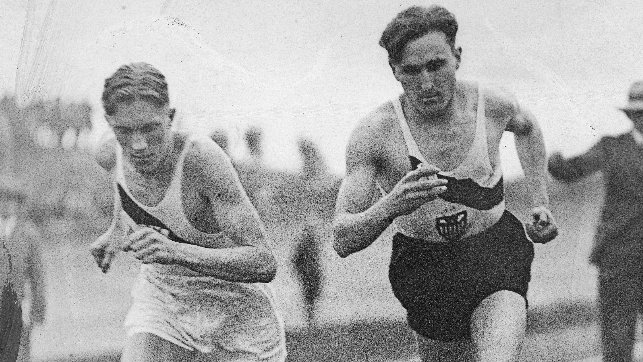 Bieg lekkoatletów na 5000 m. Od lewej widoczni Stanisław Petkiewicz i Janusz Kusociński