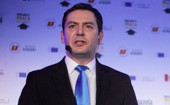 Dziennikarz 'Wiadomości' TVP napisał list do Kurskiego. Adamczyk tłumaczy się z wpisów o Bartoszewskim