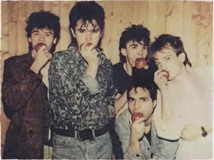 Originalna postava benda Crvena jabuka