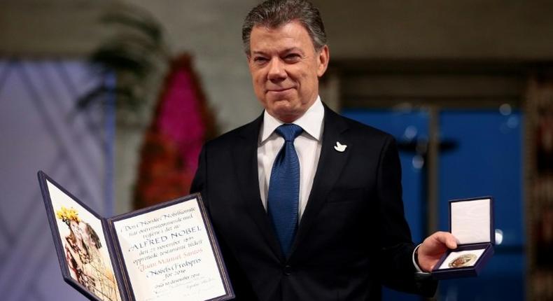 Nobel Peace Prize winner Colombian President Juan Manuel Santos poses with his award in Oslo on December 10, 2016