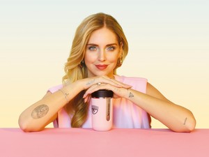 A Nespresso Chiara Ferragni-val tervezett üdítően friss nyári kollekciót