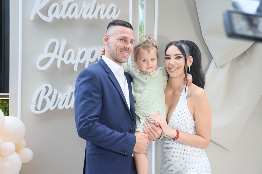 Marko i Kaća sa ćerkicom