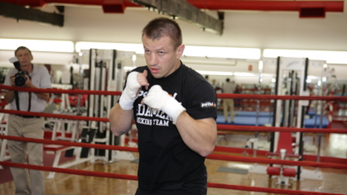 Telewizja HBO w przyszłym tygodniu podejmie decyzję w sprawie ewentualnej walki pomiędzy Tomaszem Adamkiem (49-2, 29 KO) i Bryantem Jenningsem (17-0, 9 KO).