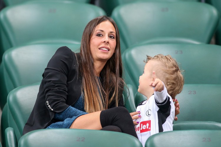 Piękna żona Miroslava Radovica częstym gościem na trybunach stadionu Legii