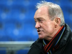 To Smuda załatwił piłkarzowi Lecha pracę w Niemczech?