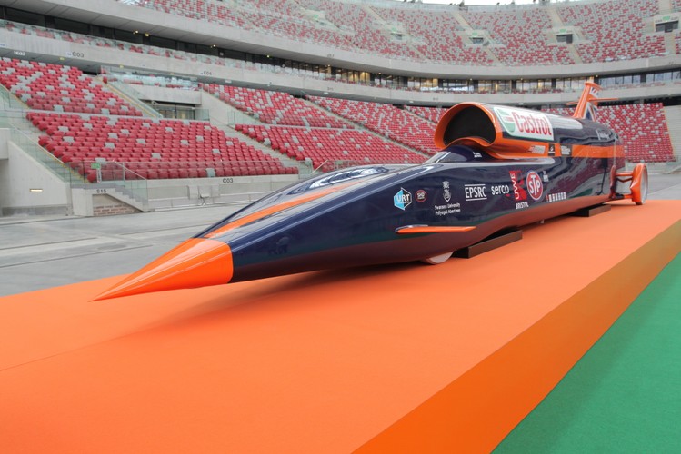 Replika pojazdu bloodhound SSC
