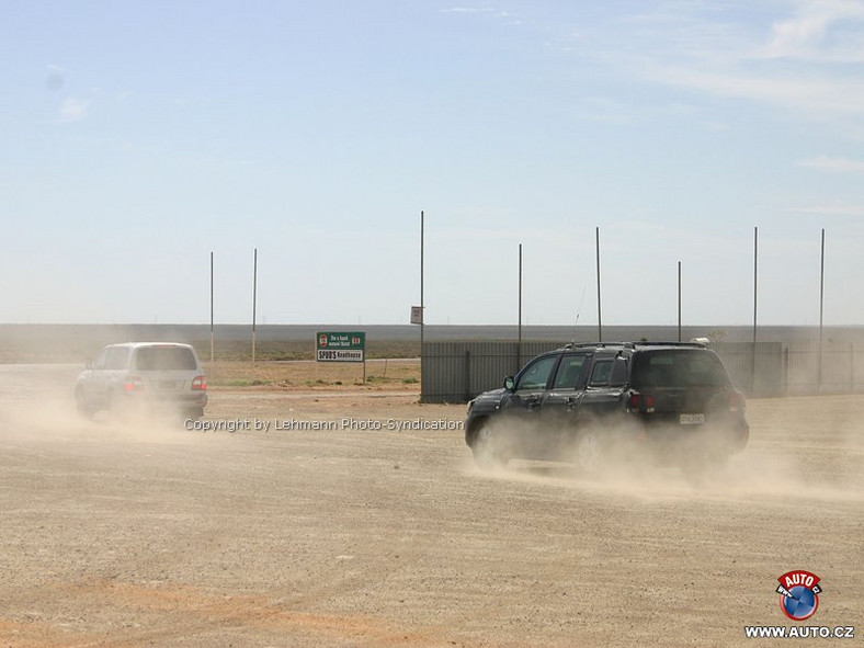 Zdjęcia szpiegowskie: Toyota Land Cruiser 200 zaprezentuje się jesienią