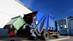 ile zarabia kierowca smieciarki stawki w polsce, niemczech i norwegii