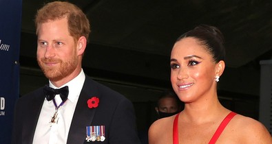 Micsoda napra ébredtünk: Meghan Markle eszméletlen piros ruhában tért vissza a vörös szőnyegre