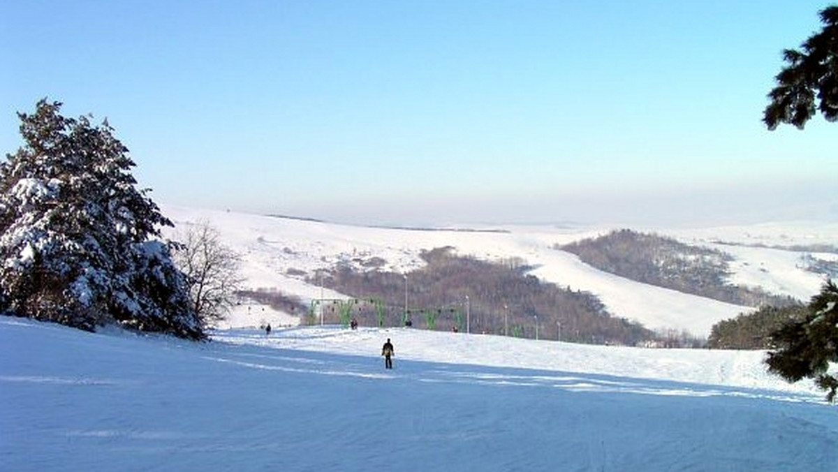 Na trasach zjazdowych na Podkarpaciu, głównie w Bieszczadach i Beskidzie Niskim, w czwartek są bardzo dobre warunki dla narciarzy. Leży od 30 do 80 cm śniegu, pracuje większość wyciągów.