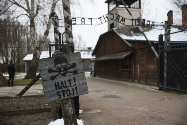 Brama byłego obozu Auschwitz II-Birkenau