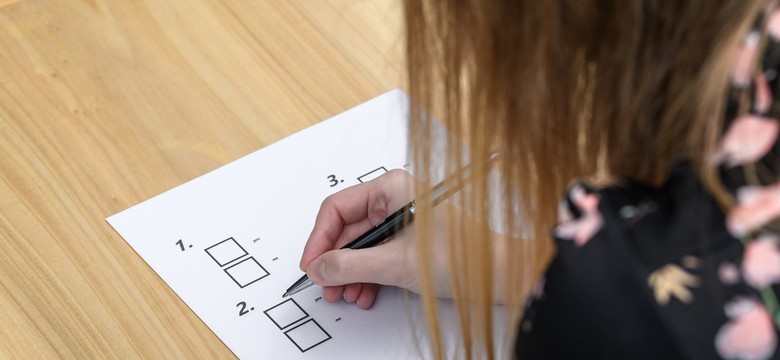 Matura 2025 z matematyki. Incydent z telefonem i możliwy wyciek arkusza – CKE komentuje