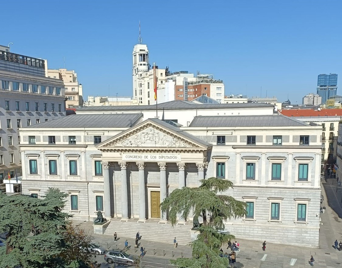 Catalán, euskera y gallego serían oficiales sin traducción