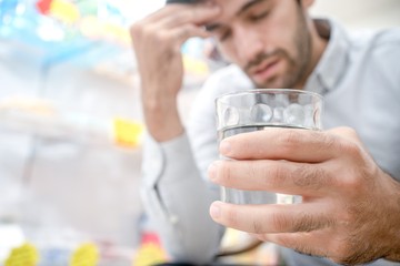 Nem vették komolyan a fiatal férfi tüneteit, miközben nagy volt a baj