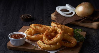 Krążki cebulowe — onion rings