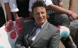 Zepsute mięso w restauracjach Jamiego Olivera. "Jeden z największych skandali w branży żywnościowej od lat"