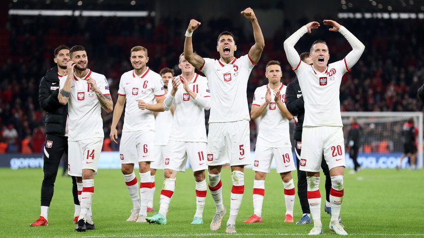 Po ośmiu kolejkach eliminacji do Mistrzostw Świata 2022 w Katarze Polacy zajmują drugie miejsce w grupie. To oznacza, że Biało-Czerwonych czekają baraże