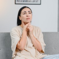 Gombócérzés a torokban: ilyen légúti megbetegedések is okozhatják