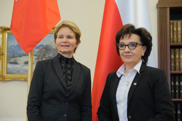 Marszałek Sejmu Elżbieta Witek (P) i przewodnicząca Rady Kantonów Zgromadzenia Federalnego Konfederacji Szwajcarskiej Brigitte Haeberli-Koller (L)
