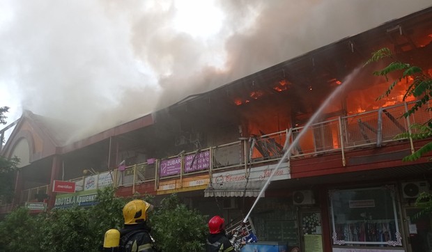 Ogroman požar u tržnom centru na Novom Beogradu