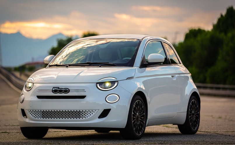 Novo híbrido Fiat 500