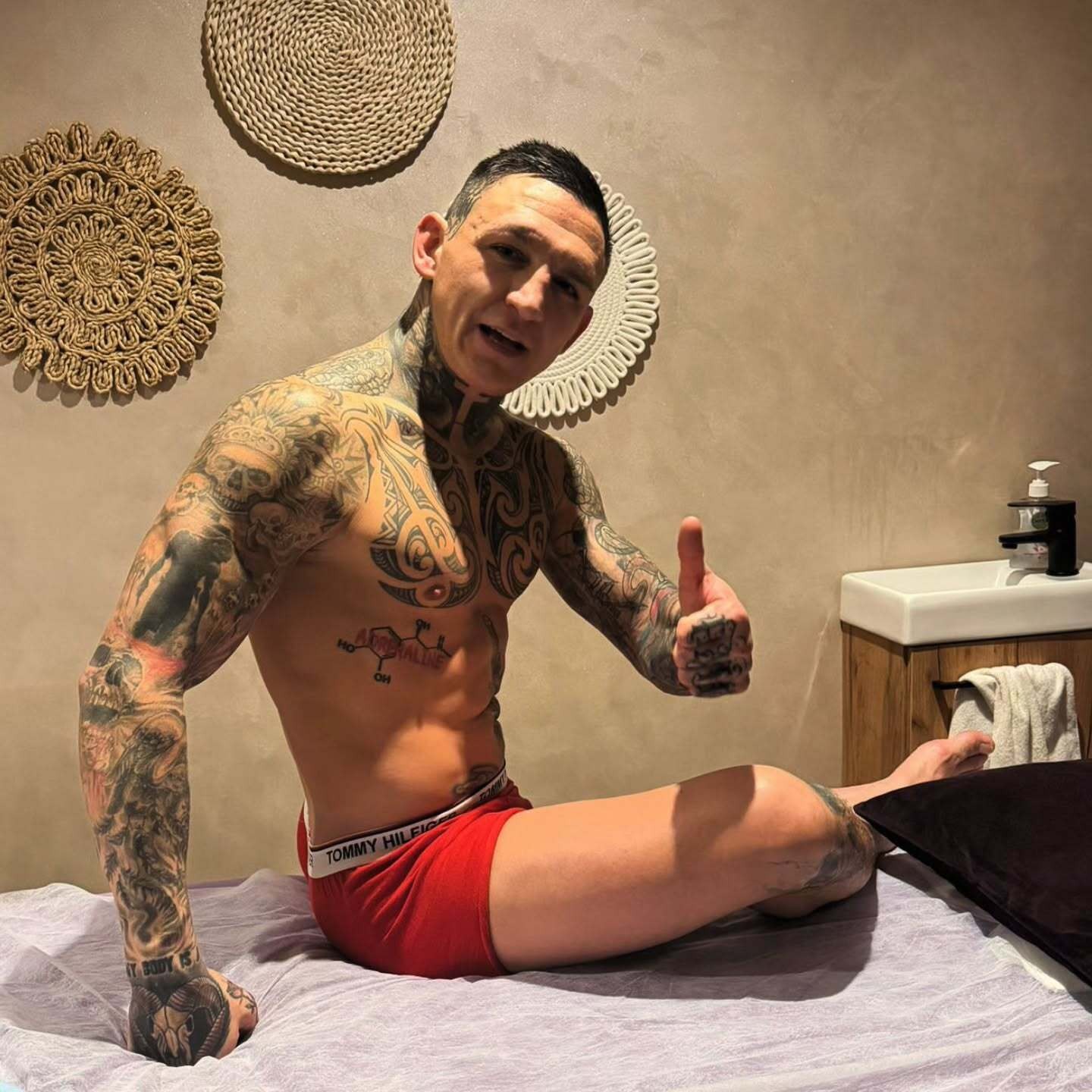 Známy MMA zápasník Gábor Boráros.