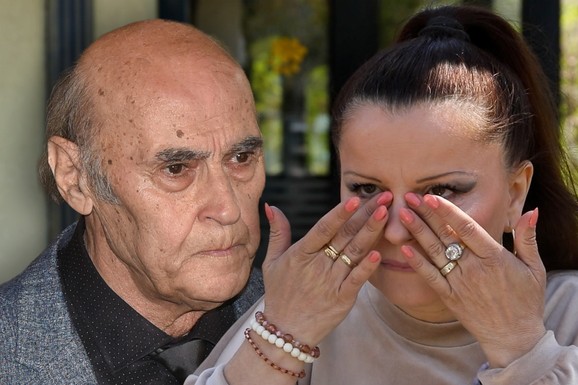 "REKLE SU DA ĆE DA UČINE SVE DA NAS RASTAVE" Mala Cana o zdrastvenom stanju supruga, dotakla se sukoba sa njegovim ćerkama, a evo koje kolege su je pozvale