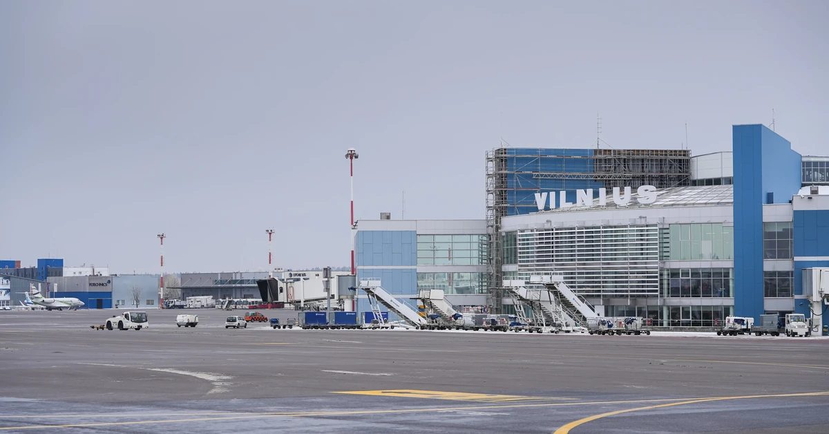 Samolot LOT zjechał z pasa. Lotnisko w Wilnie zamknięte, pasażerowie ewakuowani