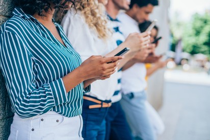 Ebből tudhatja, hogy mobilfüggő lett a gyereke