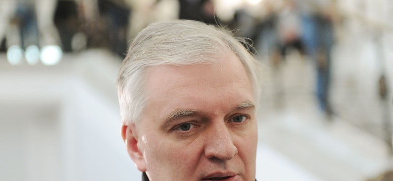 Posłowie dają prztyczka w nos Gowinowi: Do dymisji!