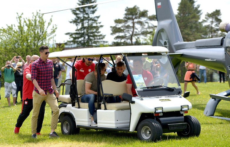 Lewandowski wylądował w Arłamowie. Gwiazdor Bayernu przyleciał helikopterem