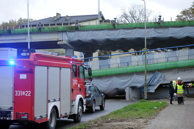 Koszalin, zawaliła się część rozbieranego wiaduktu na al. Monte Cassino