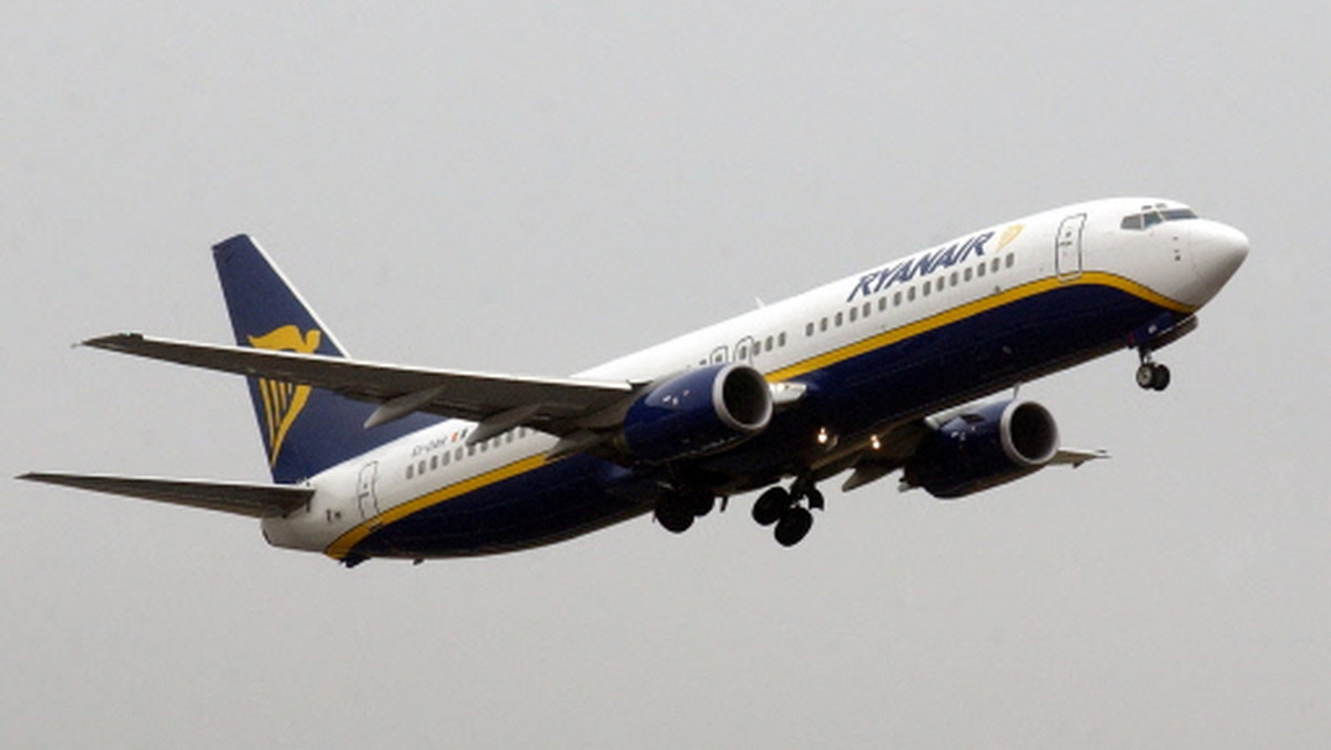 Samolot linii lotniczych Ryanair musiał awaryjnie lądować na lotnisku w Dublinie (Irlandia) - poinformowali użytkownicy Onet.pl na serwis CYNK.