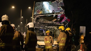 Wypadek autobusu w Hongkongu. Są ofiary i ranni