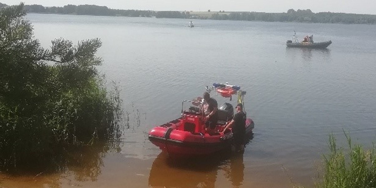 W akcji poszukiwawczej uczestniczyła policja, nurkowie i sześć zastępów straży pożarnej, w tym cztery z OSP