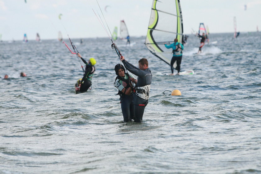 Ilona Felicjańska uczy się kitesurfingu
