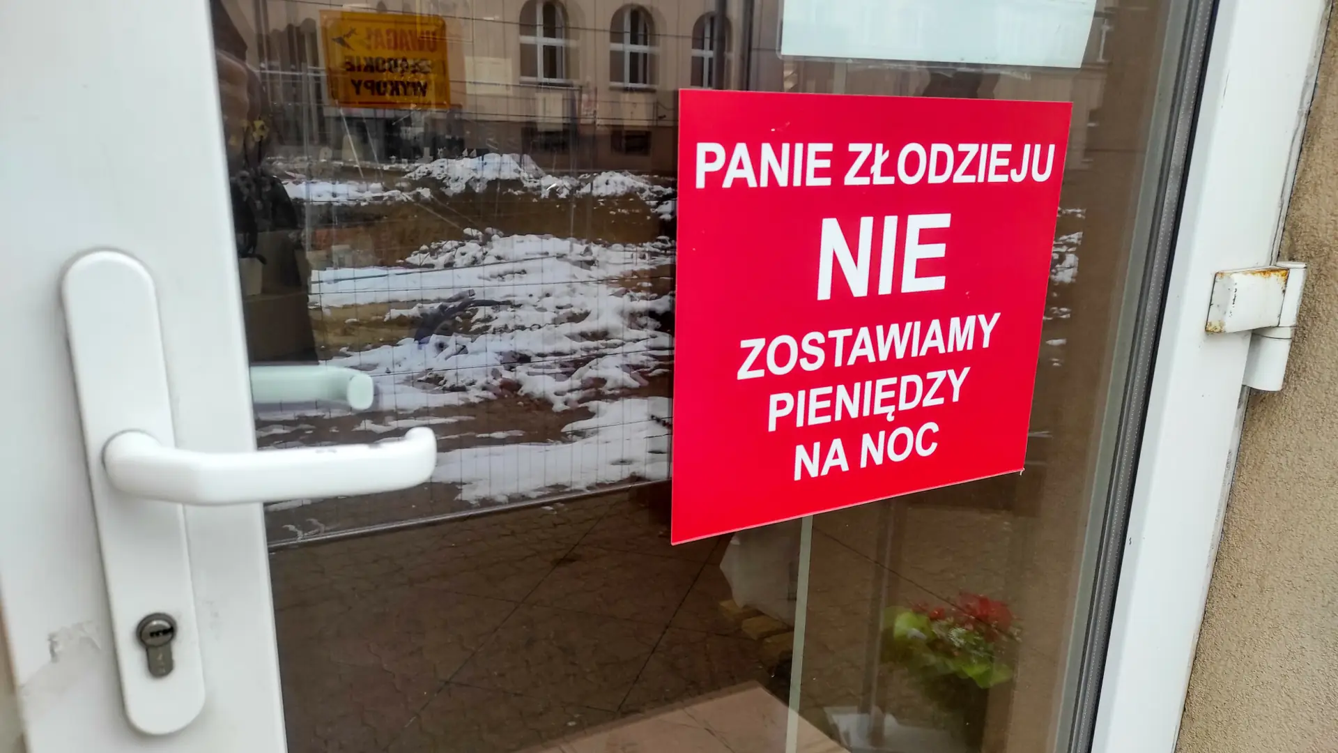 W Polsce kradnie się coraz więcej. Ekspert wskazuje, co znika ze sklepów najczęściej